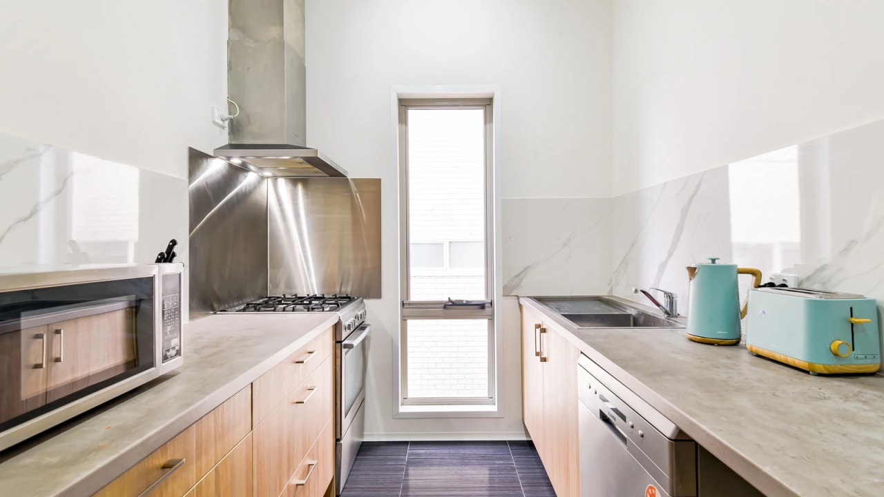 Furnished room in a flatshare
