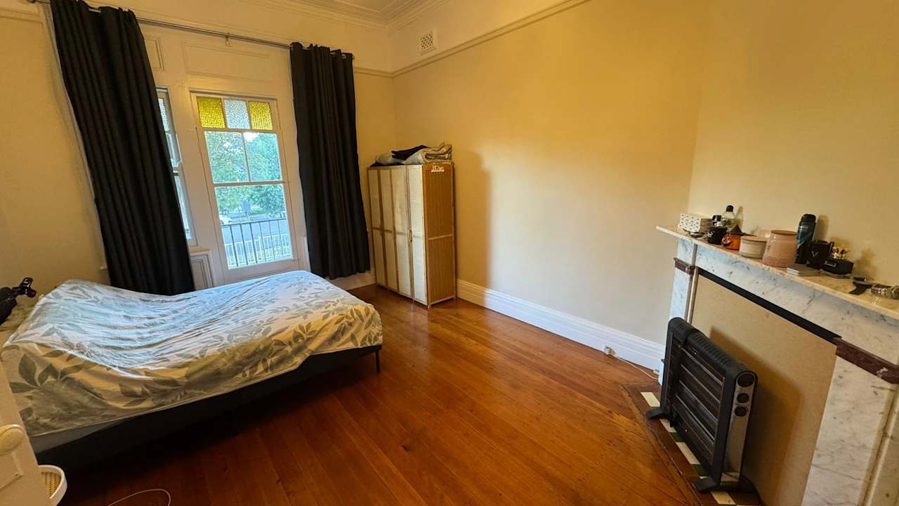 Room in a share house