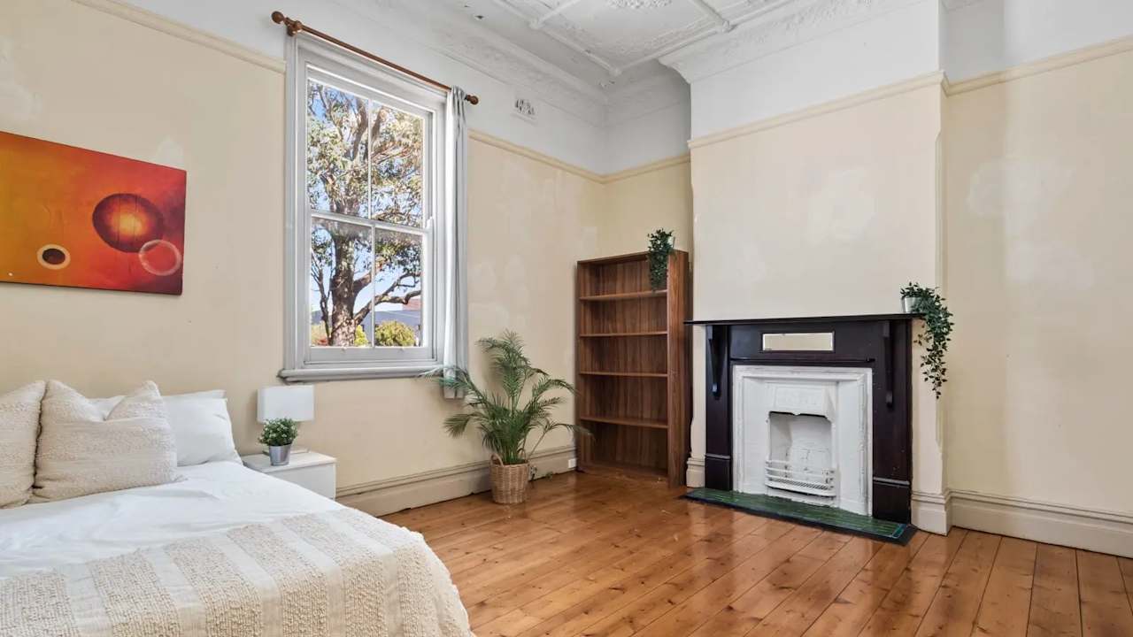 Furnished room in a flatshare