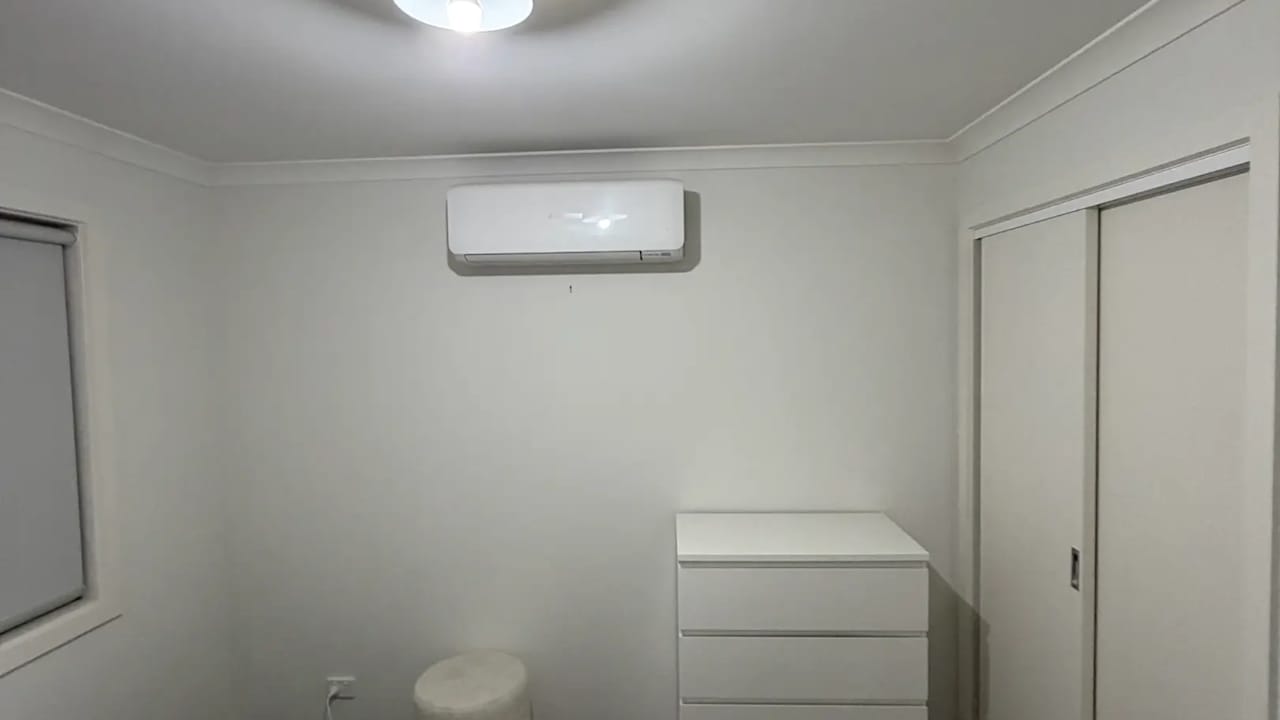 Room in a share house