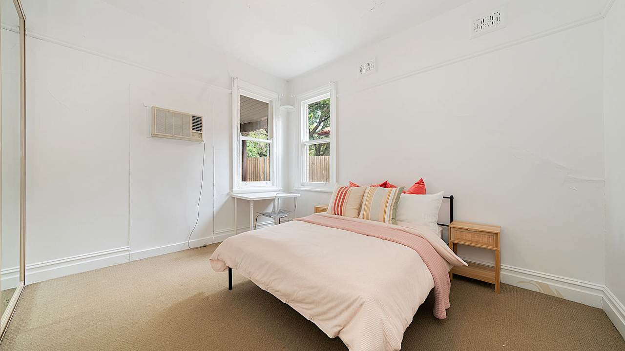 Room in a share house