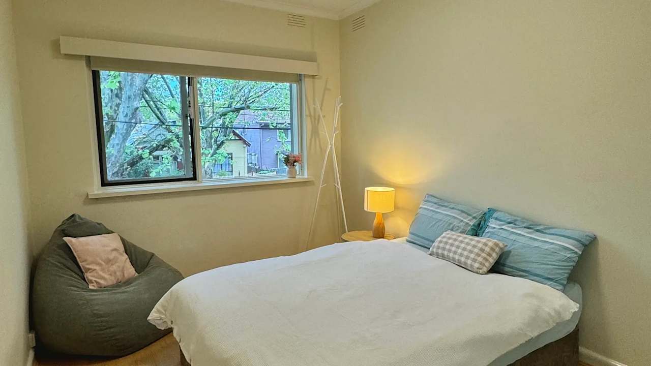 Furnished room in a flatshare
