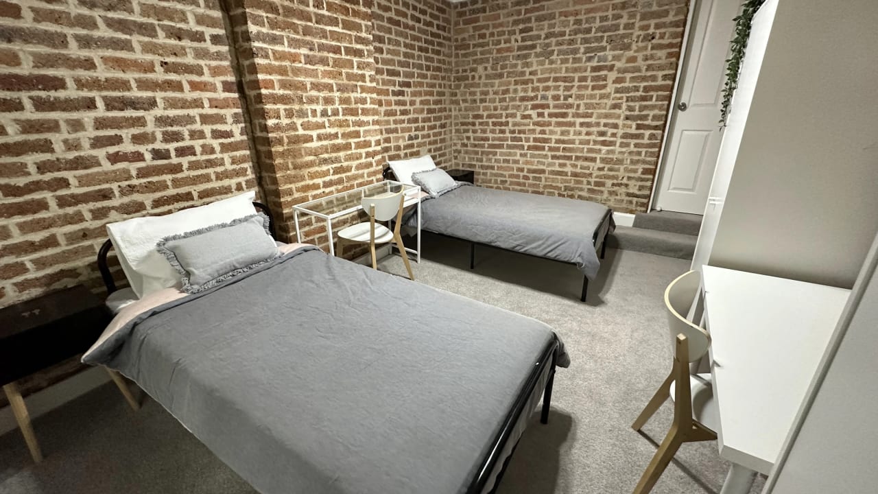 Furnished room in a flatshare