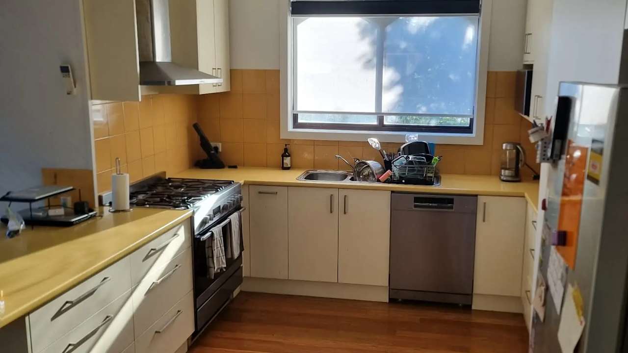 Room in a share house