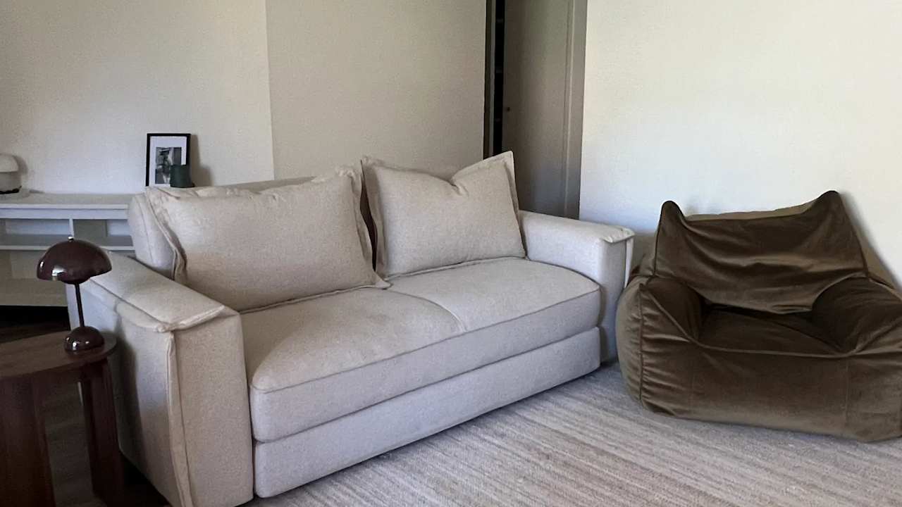 Unfurnished room in a flatshare