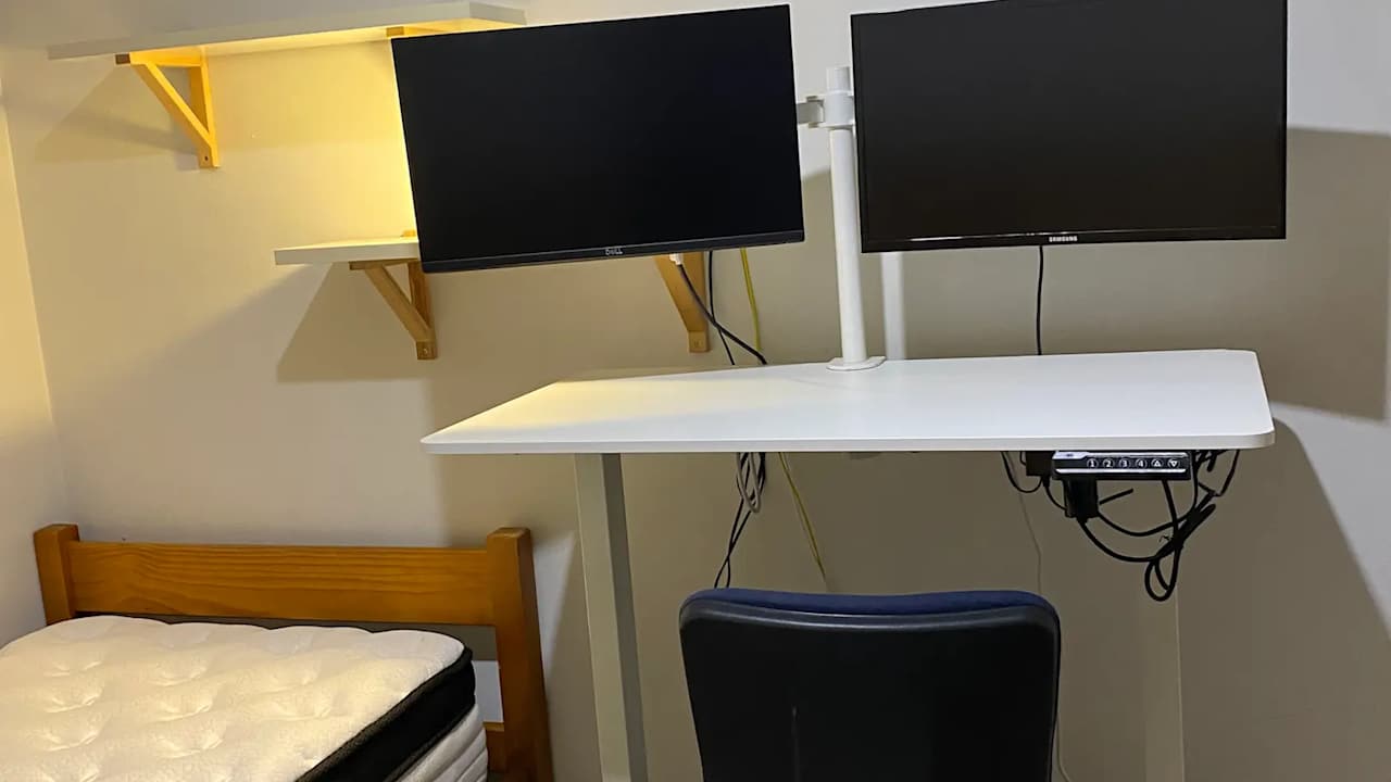 Furnished room in a share house