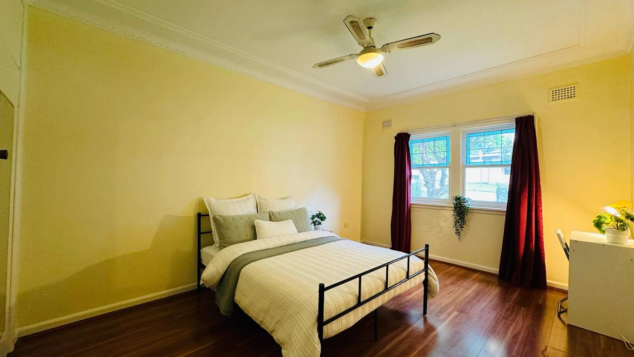 Furnished room in a flatshare