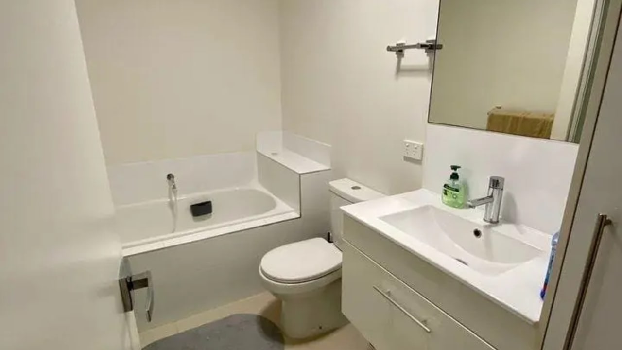Room in a share house