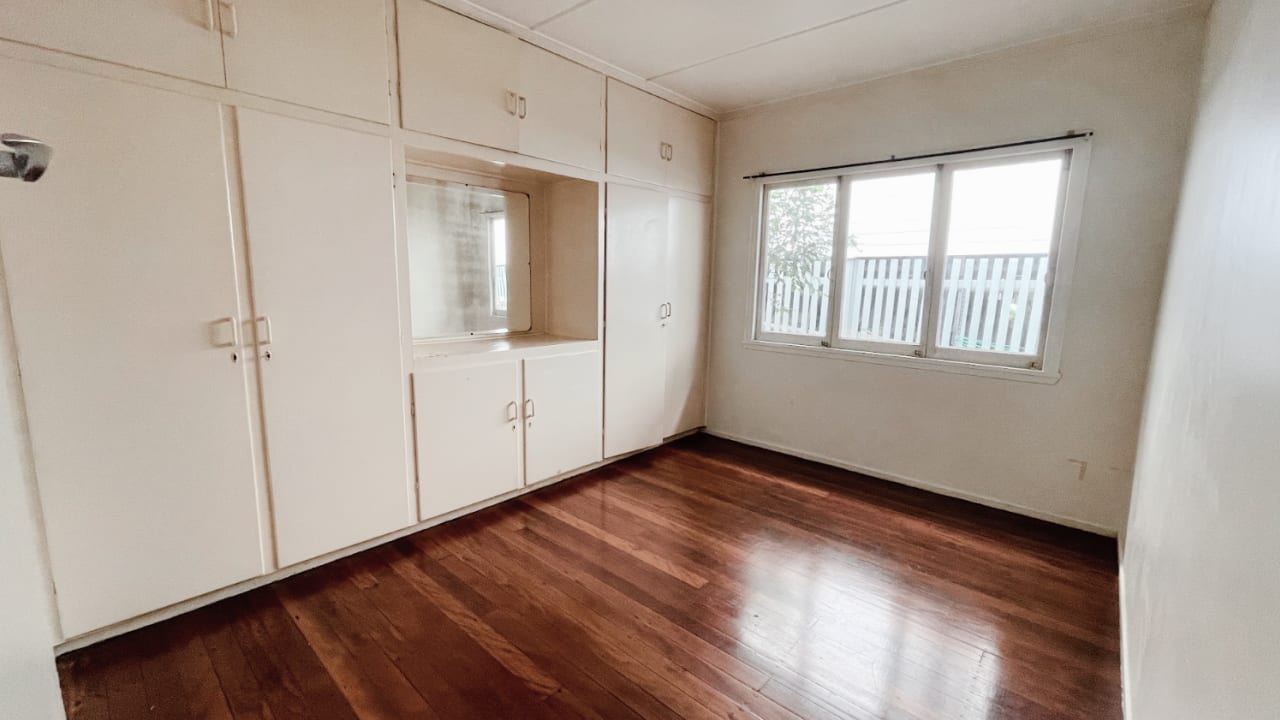 Whole property with 1 room for rent