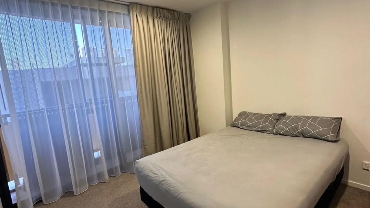 Furnished room with ensuite in a flatshare