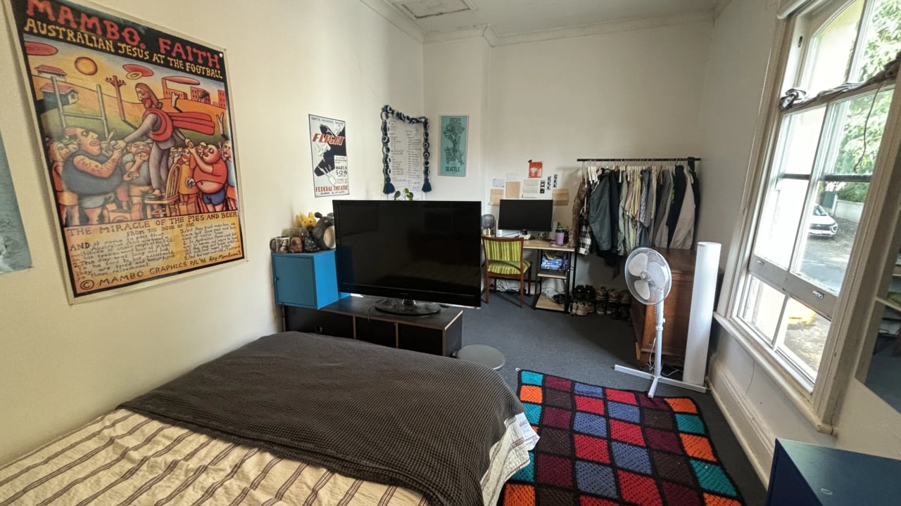 Furnished room in a share house