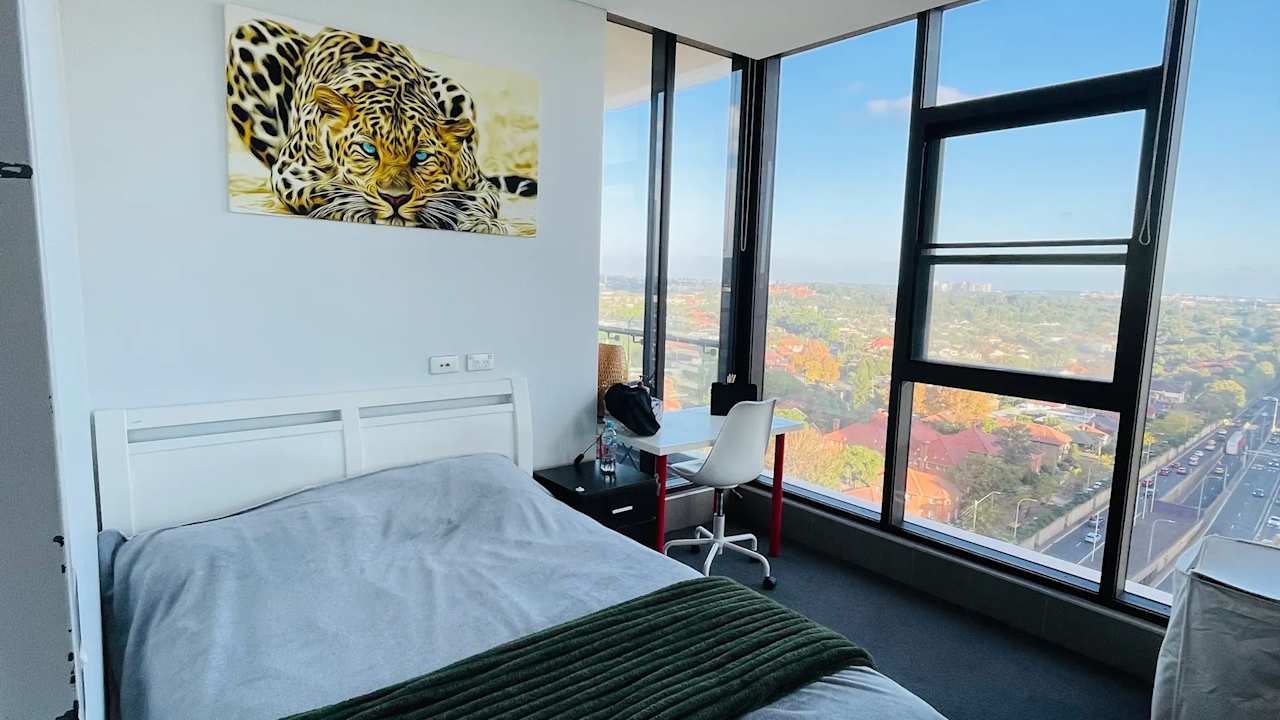 Furnished room in a flatshare