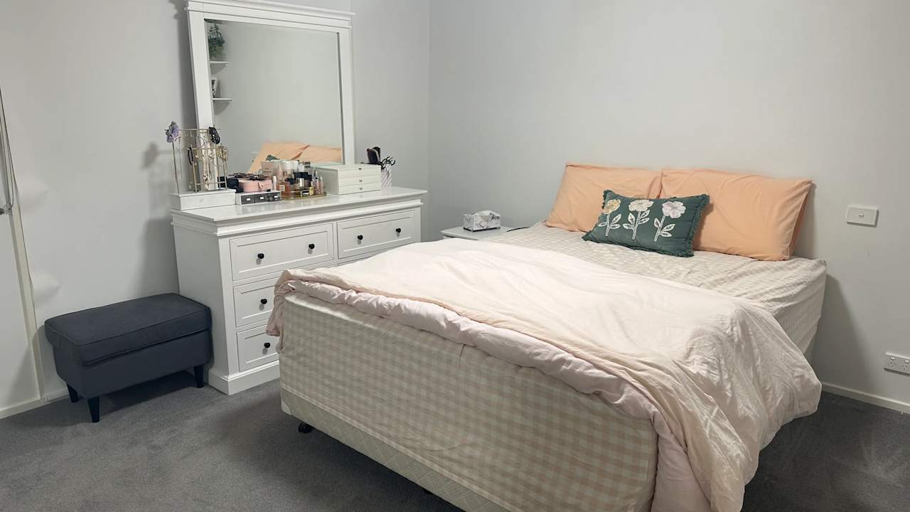 Room in a share house