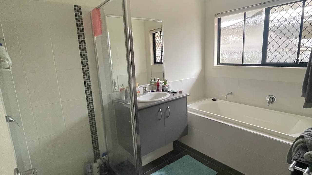 Unfurnished room in a share house