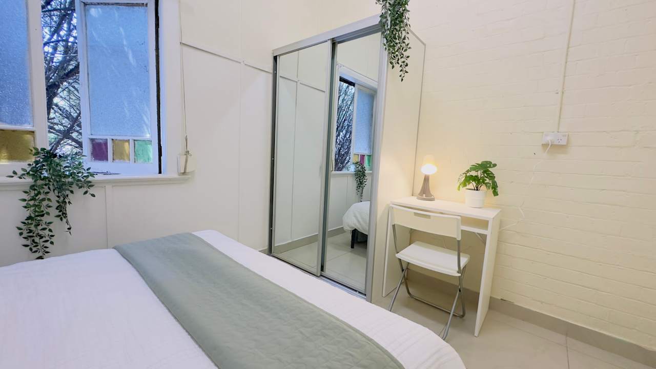 Furnished room in a flatshare