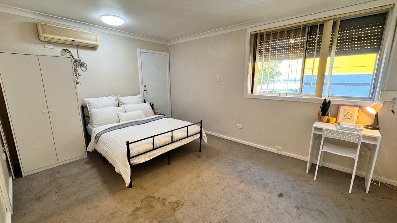 Furnished room in a flatshare