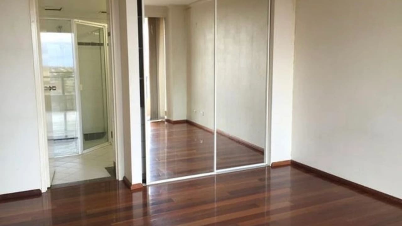 Furnished room with ensuite in a flatshare