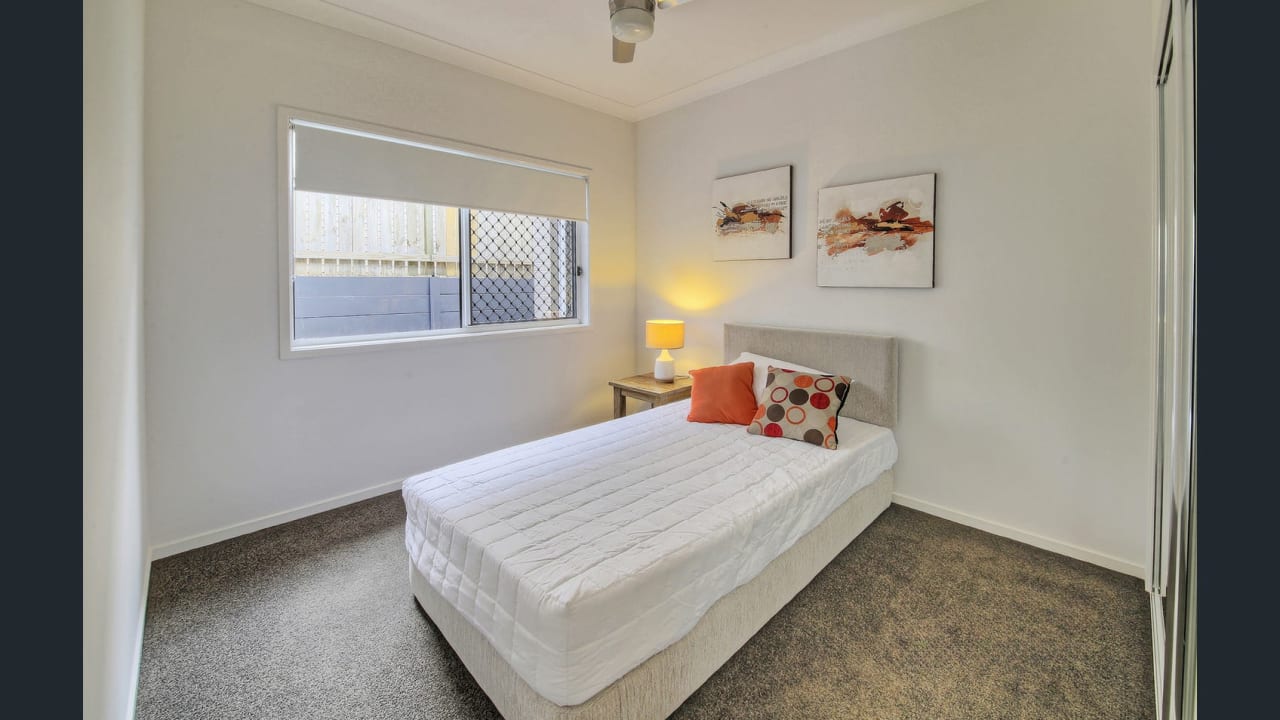 Furnished room in a share house