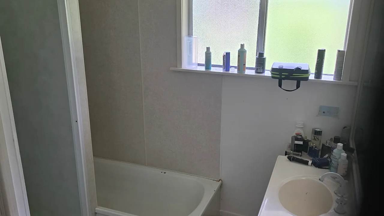 Room in a share house