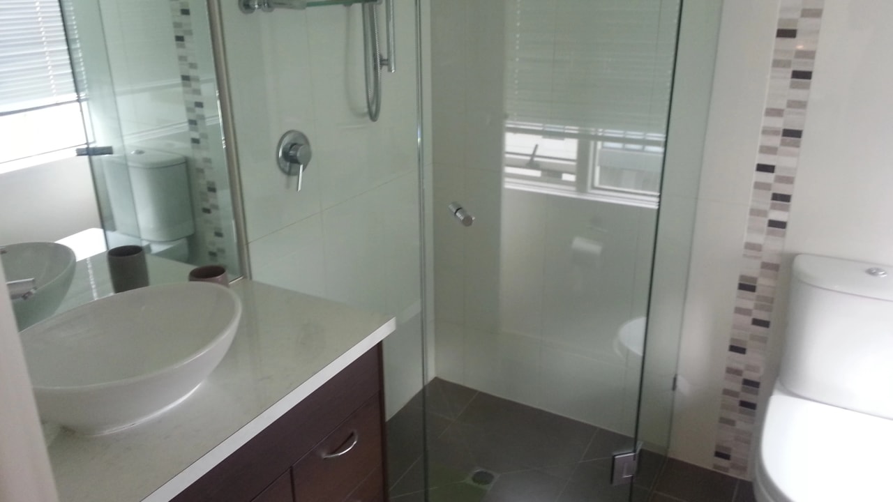 Furnished room with ensuite in a flatshare