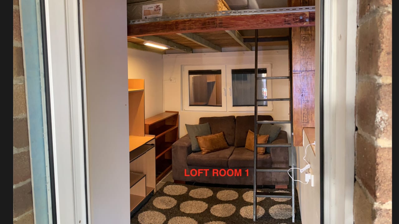Room in a share house