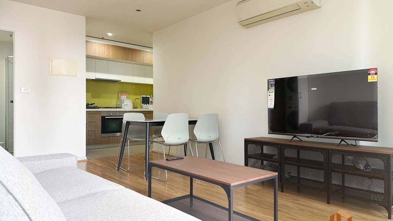 Furnished room with ensuite in a flatshare