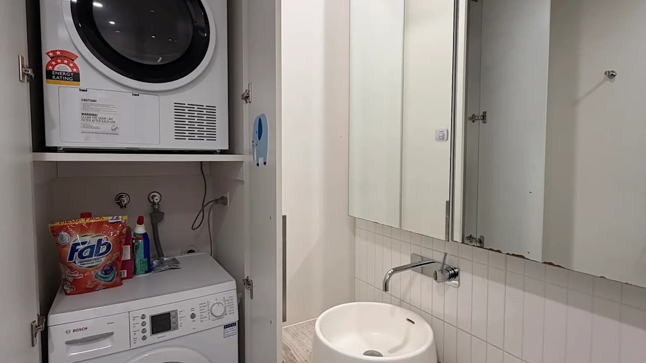 Furnished room in a flatshare