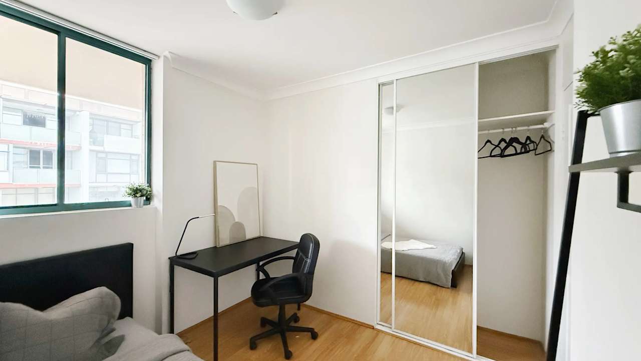 Furnished room in a flatshare