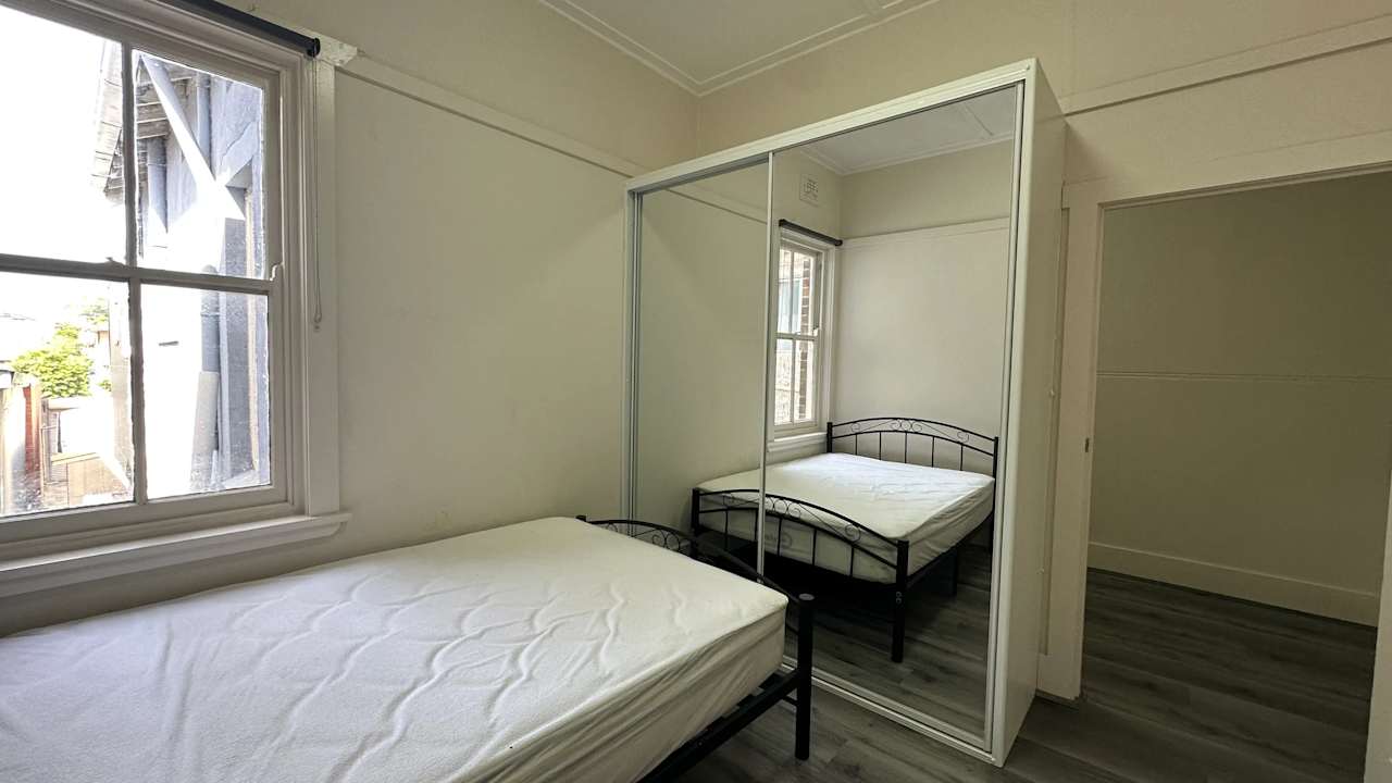 Furnished room with ensuite in a flatshare