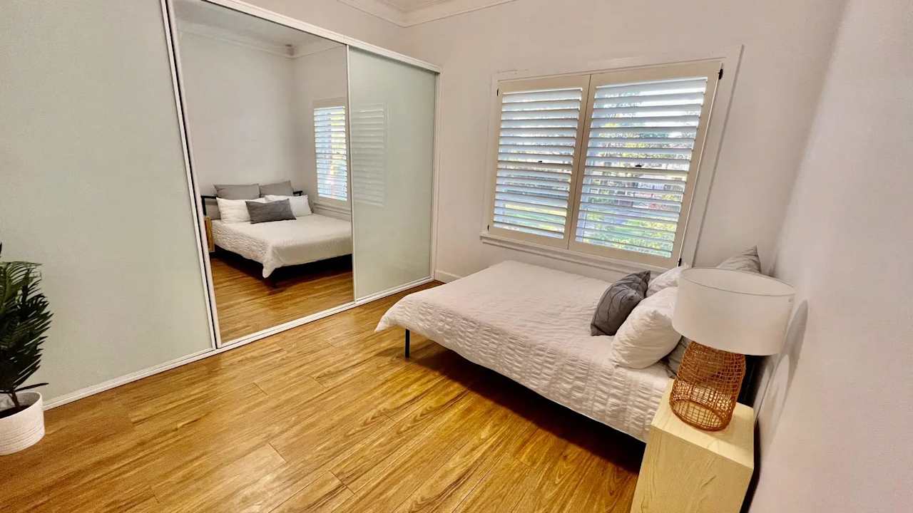 Room in a share house