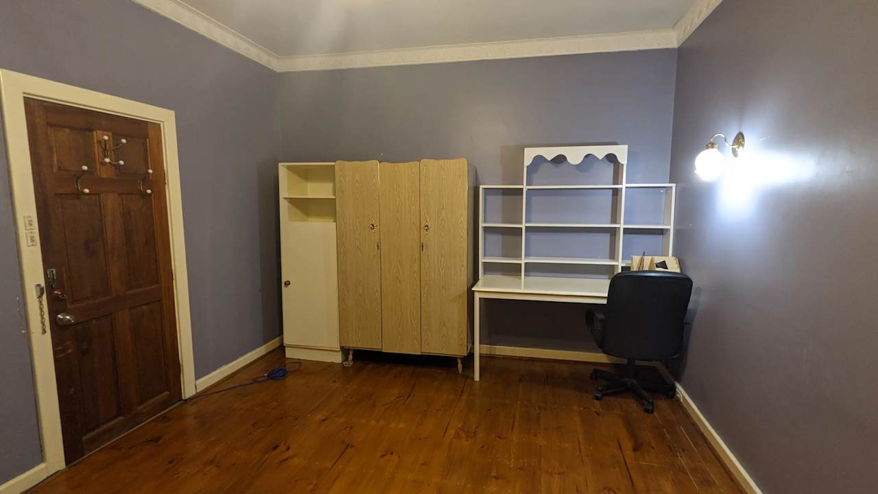 Room in a share house