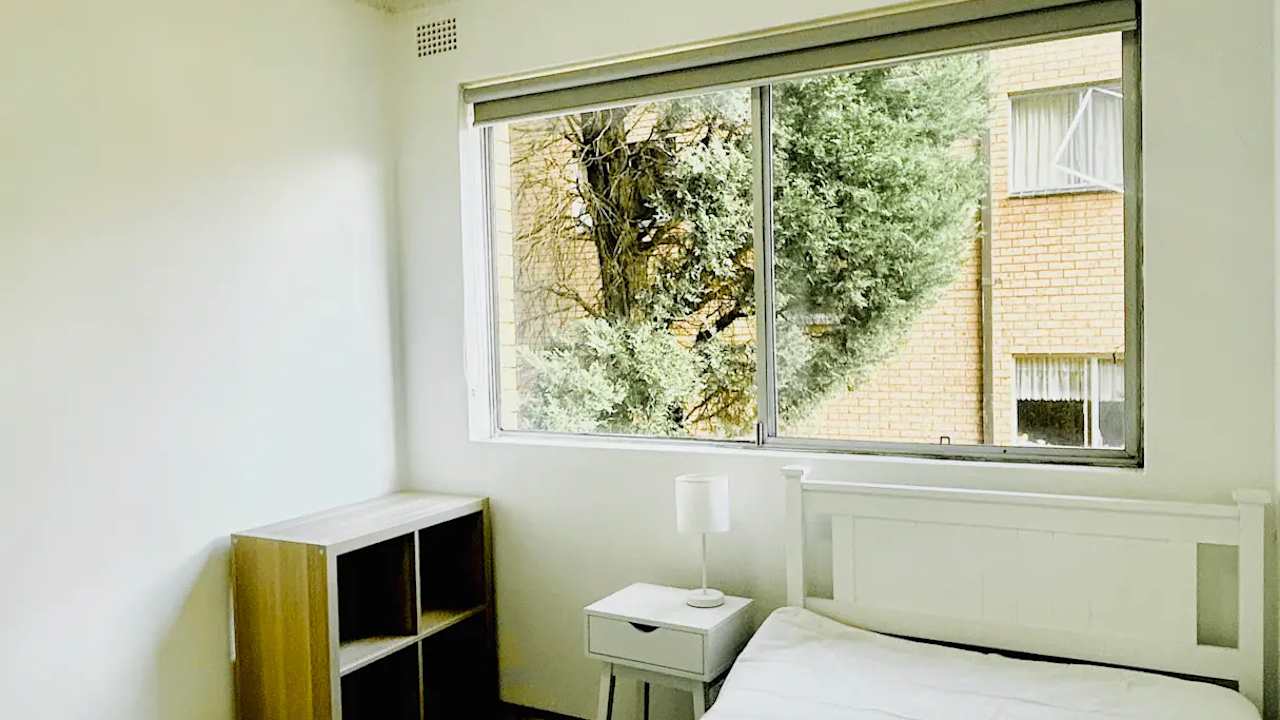 Furnished room in a flatshare
