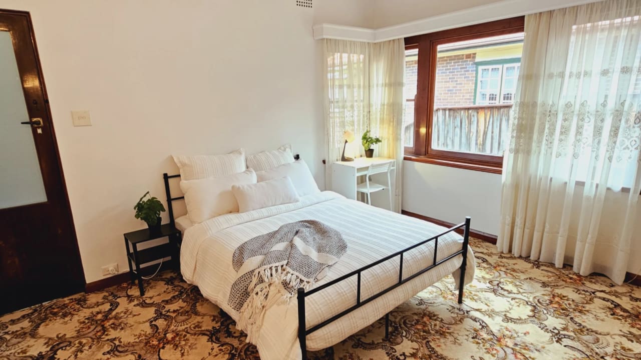 Furnished room in a share house