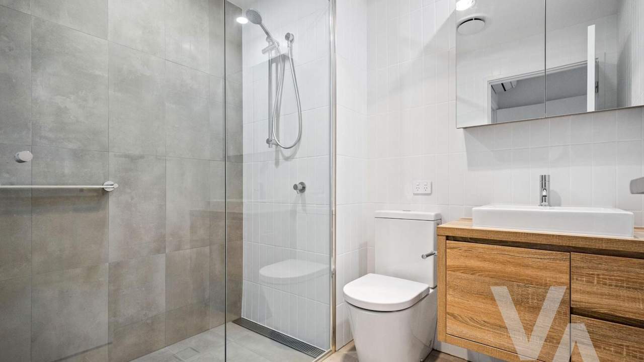 Unfurnished room with own bathroom