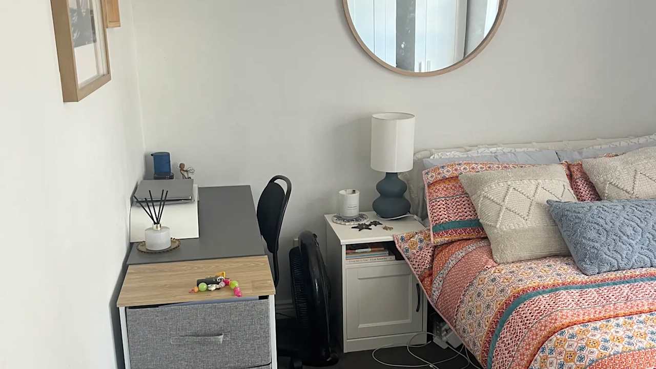 Furnished room in a flatshare