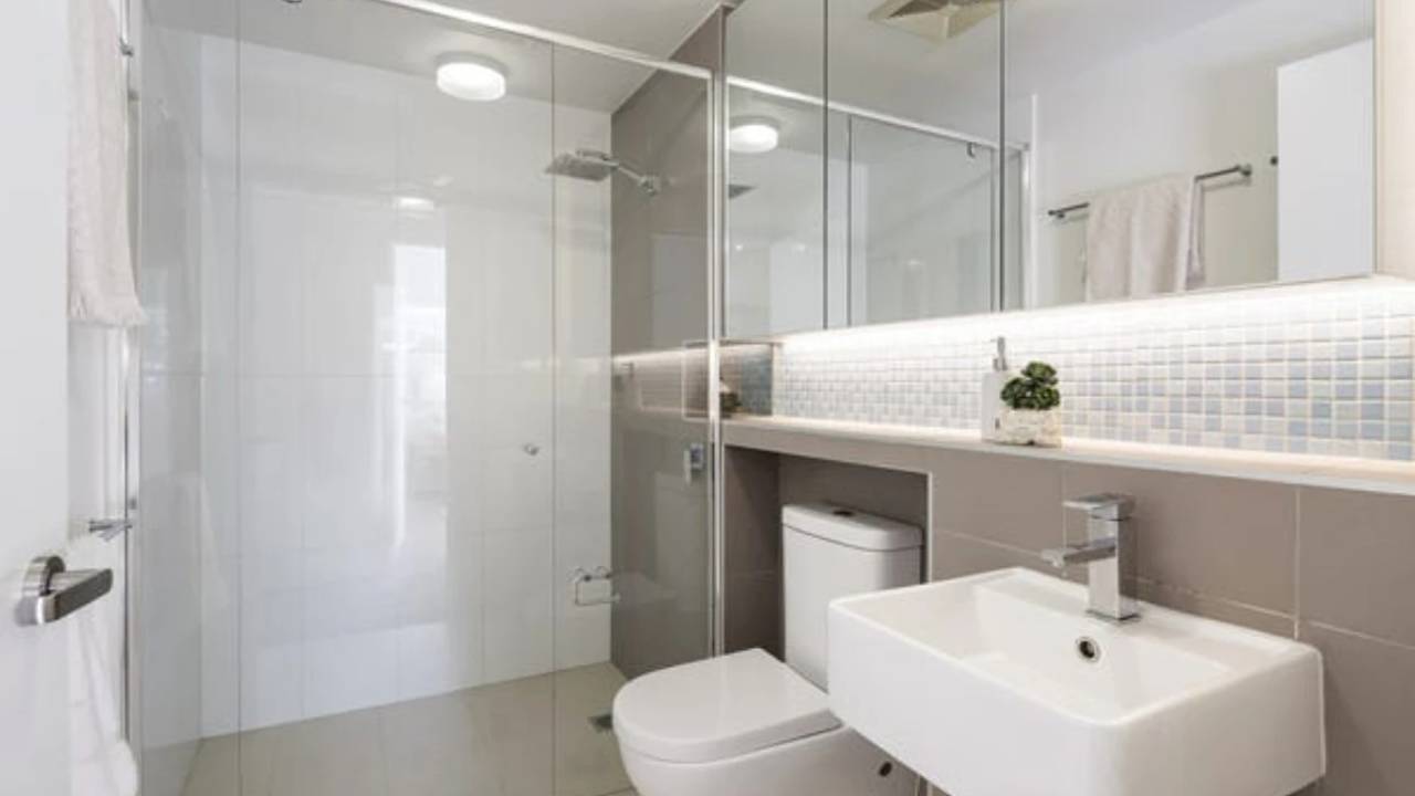 Unfurnished room with own bathroom