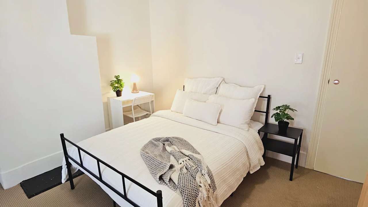 Furnished room in a flatshare
