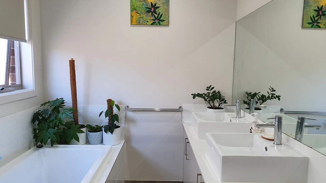 Room in a share house