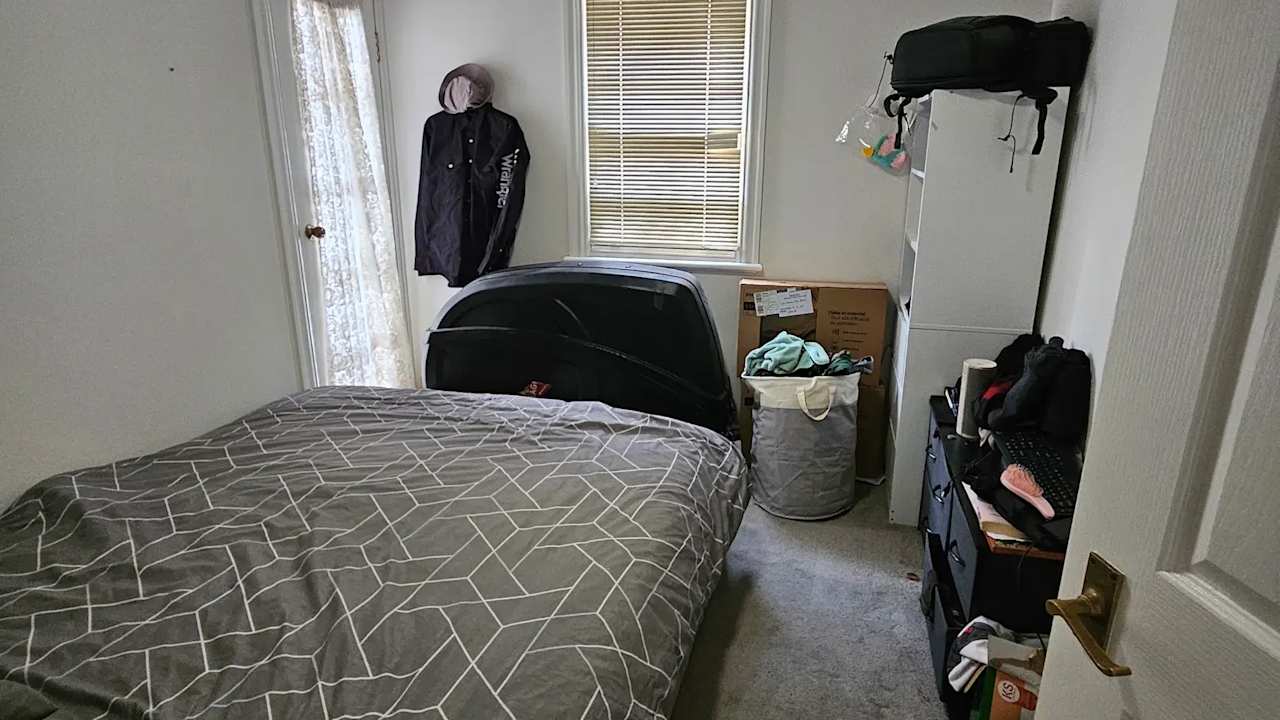 Furnished room in a share house