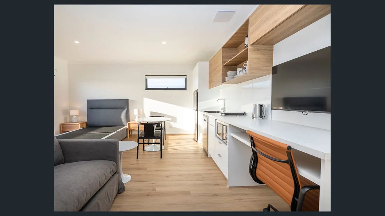 Furnished room with own bathroom