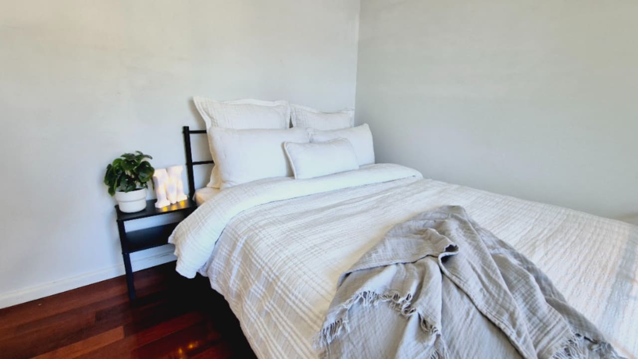 Furnished room in a flatshare
