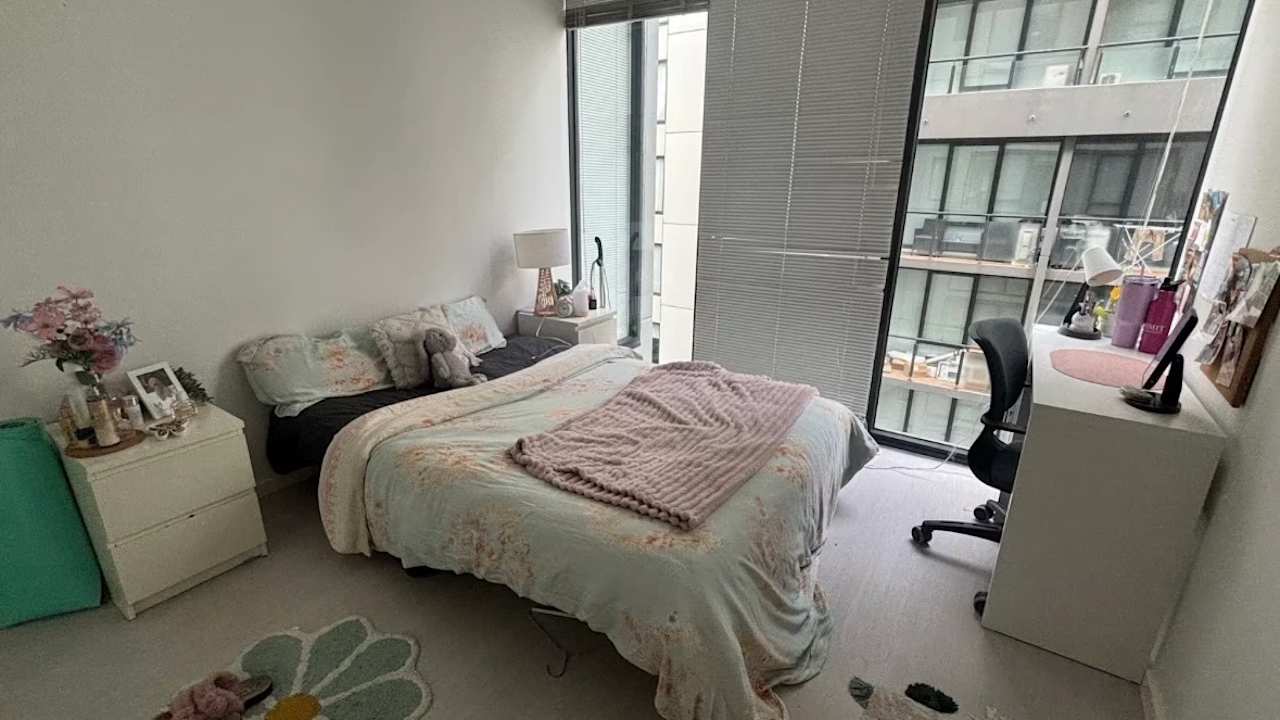 Furnished room with own bathroom