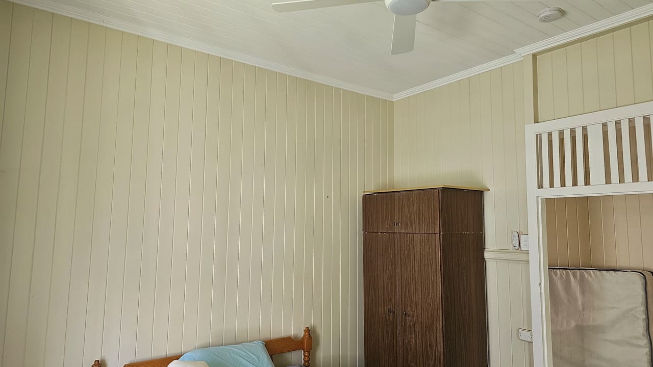 Room in a share house