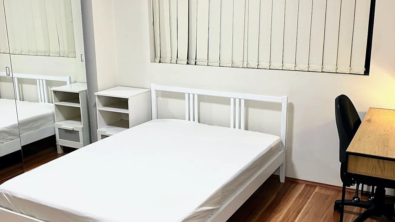Furnished room in a flatshare