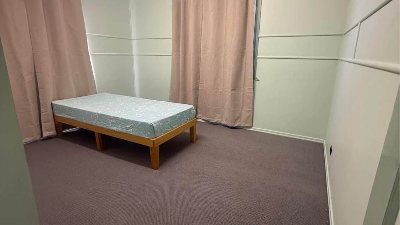 Room in a share house