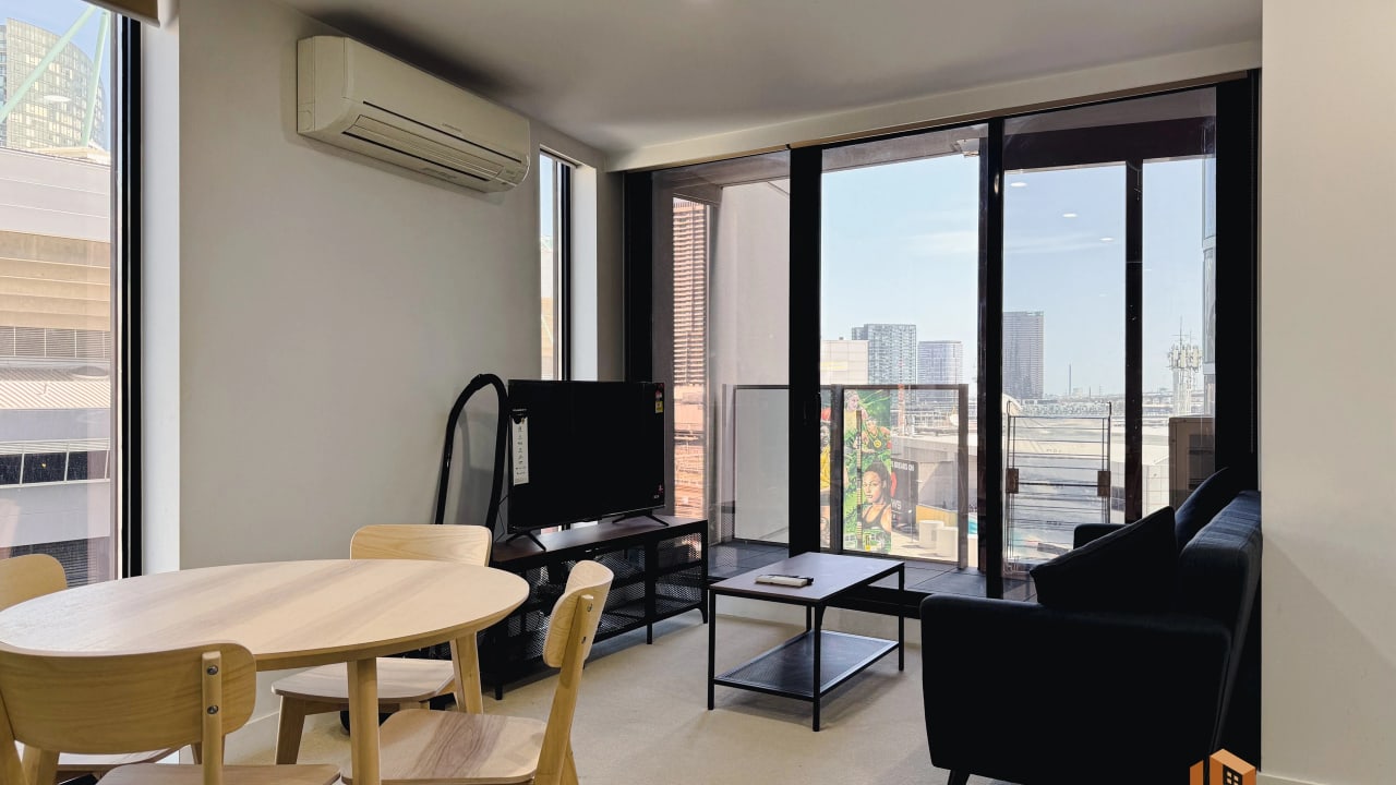 Furnished room with ensuite in a flatshare