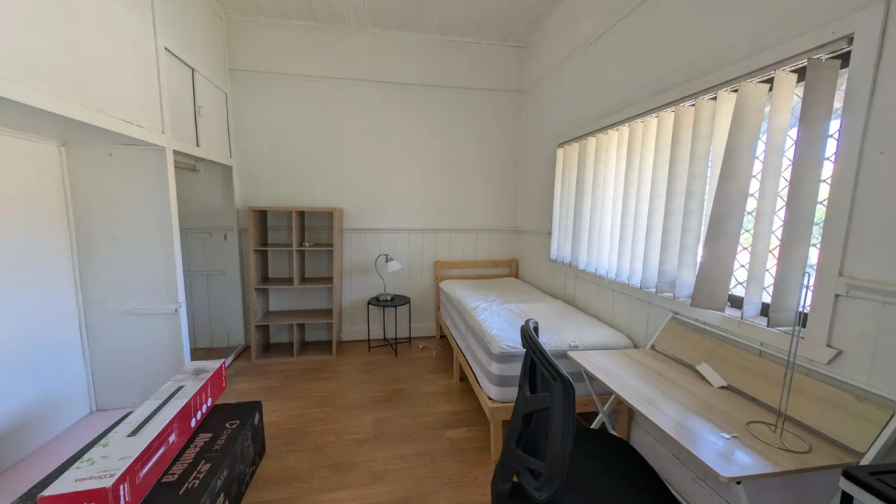 Furnished room in a share house