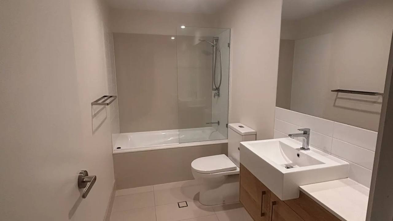 Unfurnished room with own bathroom