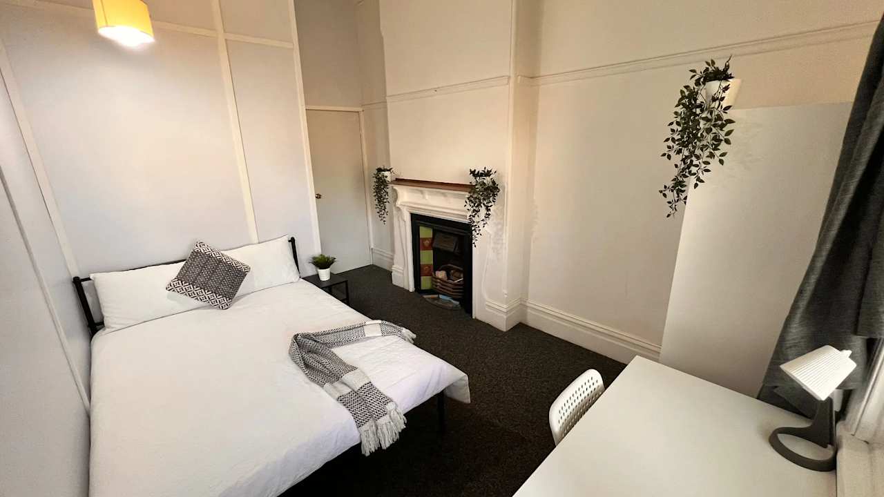 Furnished room in a share house