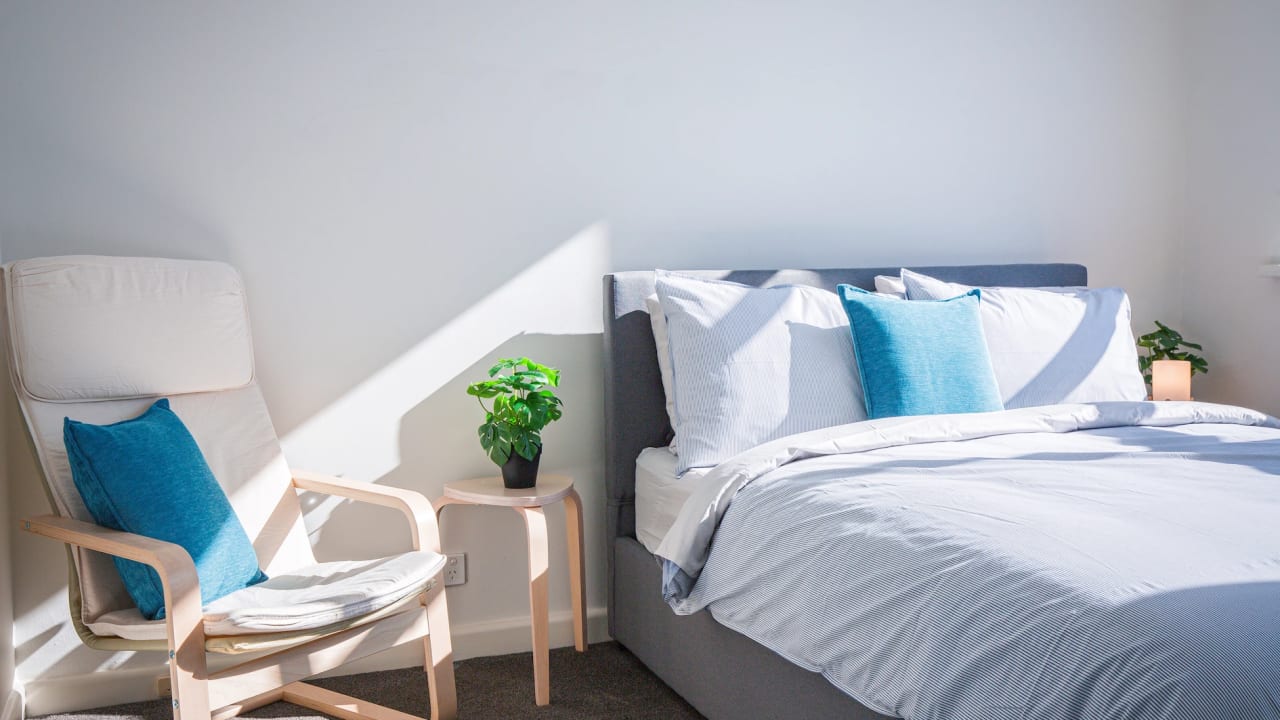 Furnished room in a flatshare